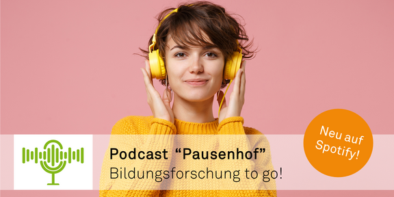 Frau mit Kopfhörern