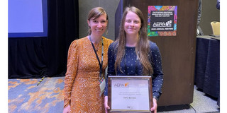 Forschungspreis Daria Benden Foto von Prof. Fani Lauermann und Daria Benden