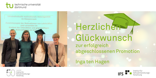 Inga ten Hagen Foto von vier Wissenschaftlerinnen, darunter Fani Lauermann und Inga ten Hagen bei ihrer Disputation