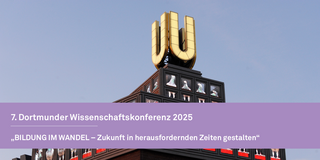 Wissenschaftskonferenz 2025 Lila Banner mit dem weißen Schriftzug "7. Wissenschaftskonferenz 2025" vor dem Dortmunder U