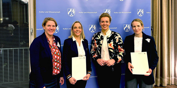 Landeslehrpreis NRW 2023 Gruppenfoto der Wissenschaftlerinnen und Preisträgerinnen