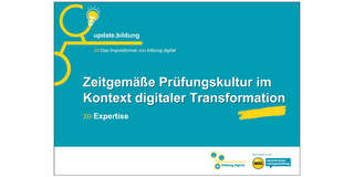 Expertise Weißer Schriftzug „Zeitgemäße Prüfungskultur im Kontext digitaler Transformation“ auf blauen Grund