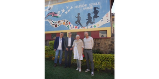 Gruppenfoto vom Besuch von Prof. Dr. Silvia-Iris Beutel bei der German School Nairobi